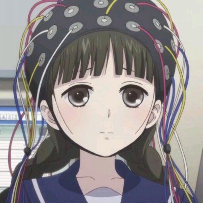 新娘轻拍沙发示意狗狗一起拍全家福